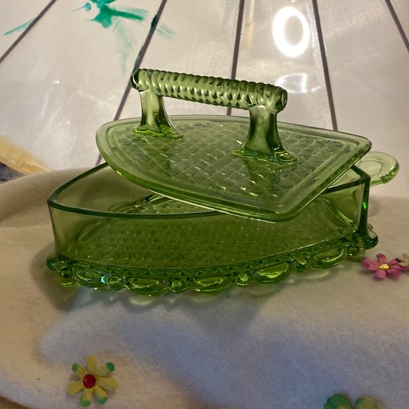 L.G. Wright Flat Iron Green Pressed Depression Glass, Lidded Candy Dish😎 - Picture 2 of 9